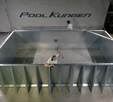 Vi bygger pool på 3 h i PoolKungens testcenter