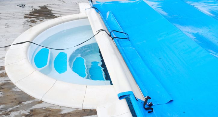 Med trappfliken täcker RoyalTec effektivt hela poolen.